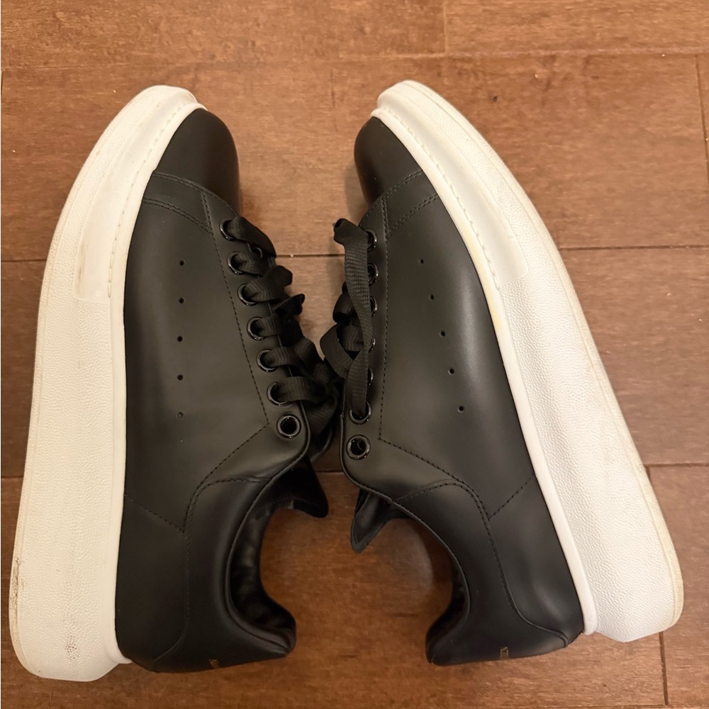 Alexander McQueen Sneaker (Women’s)